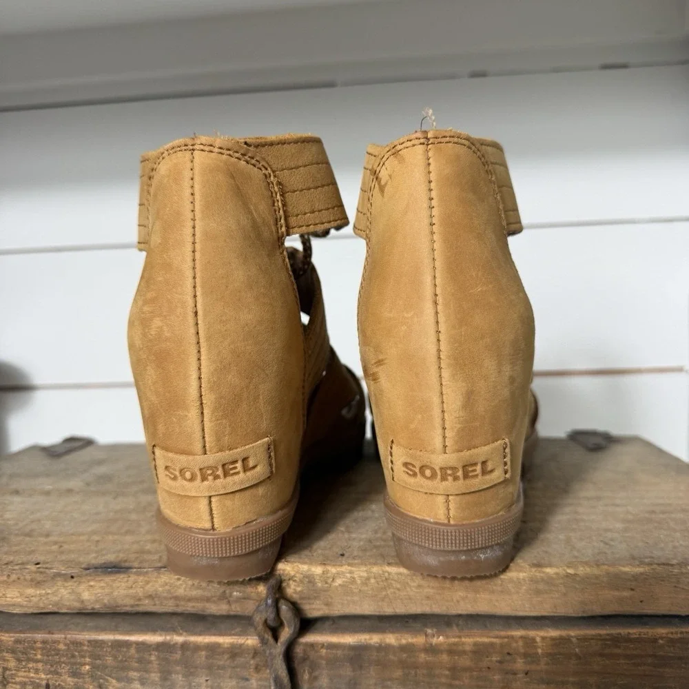 Sorel Joanie II Tan Brown Lace Wedge Sandals Sz 7 Gladiator Style Suede Leather